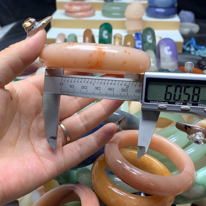 未镶嵌手镯石英质玉