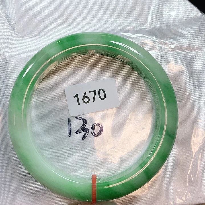 翡翠手镯未镶嵌天然翡翠石60