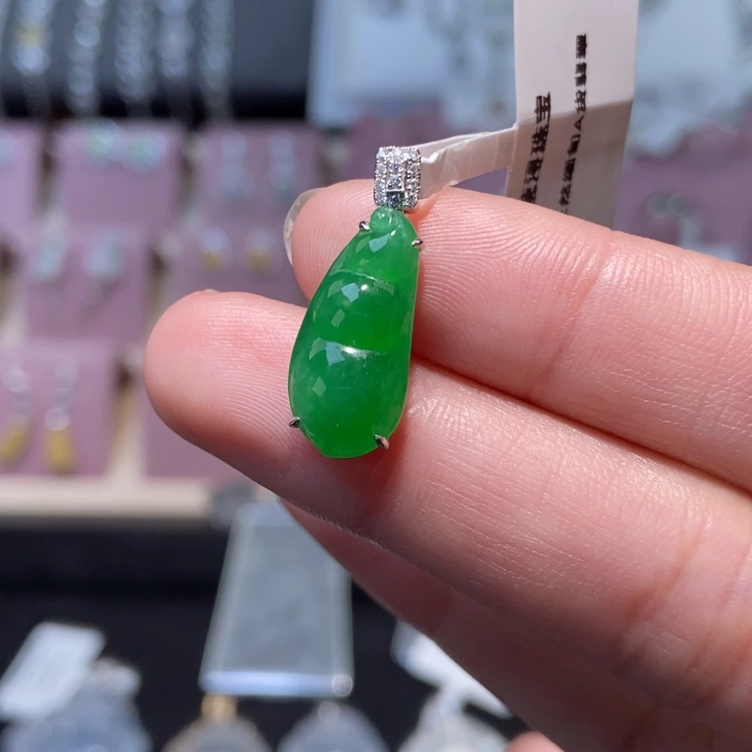 翡翠18K金镶嵌颈饰纯天然缅甸翡翠A货福豆