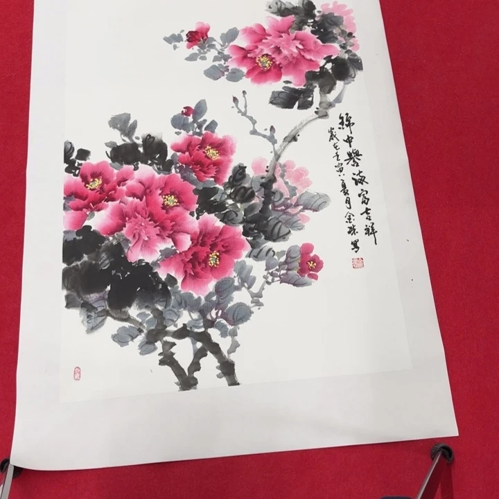 国画花鸟等图案为一体