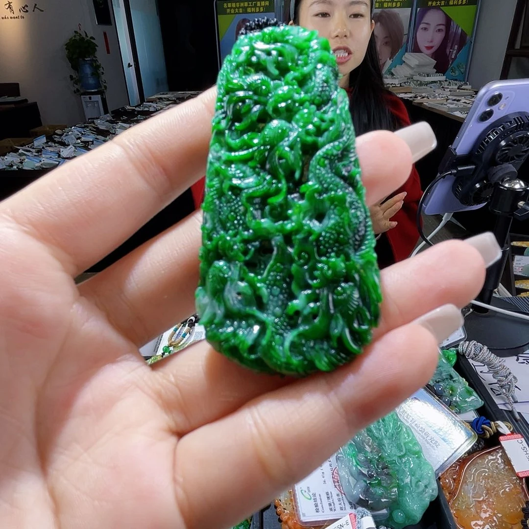 颈饰未镶嵌翡翠一