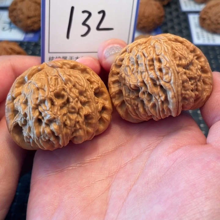 桃核把件46白狮子132。。。