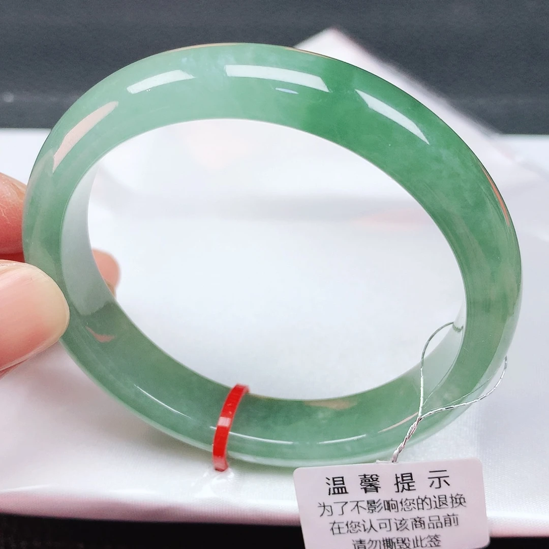 翡翠手镯未镶嵌53贵