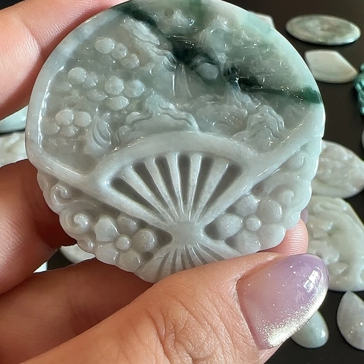 翡翠未镶嵌颈饰扇子