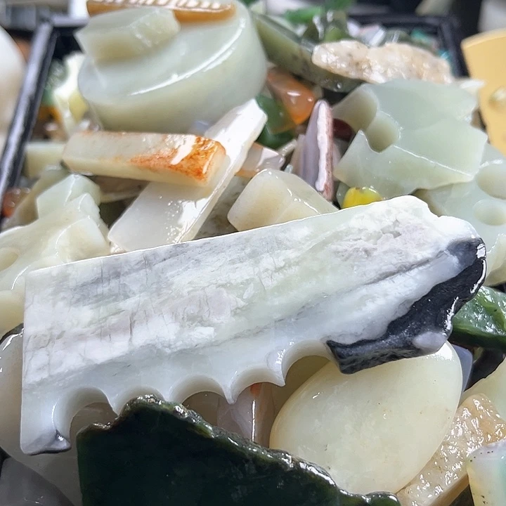 和田玉（糖玉）和田玉边角料9K金镶嵌焚**星