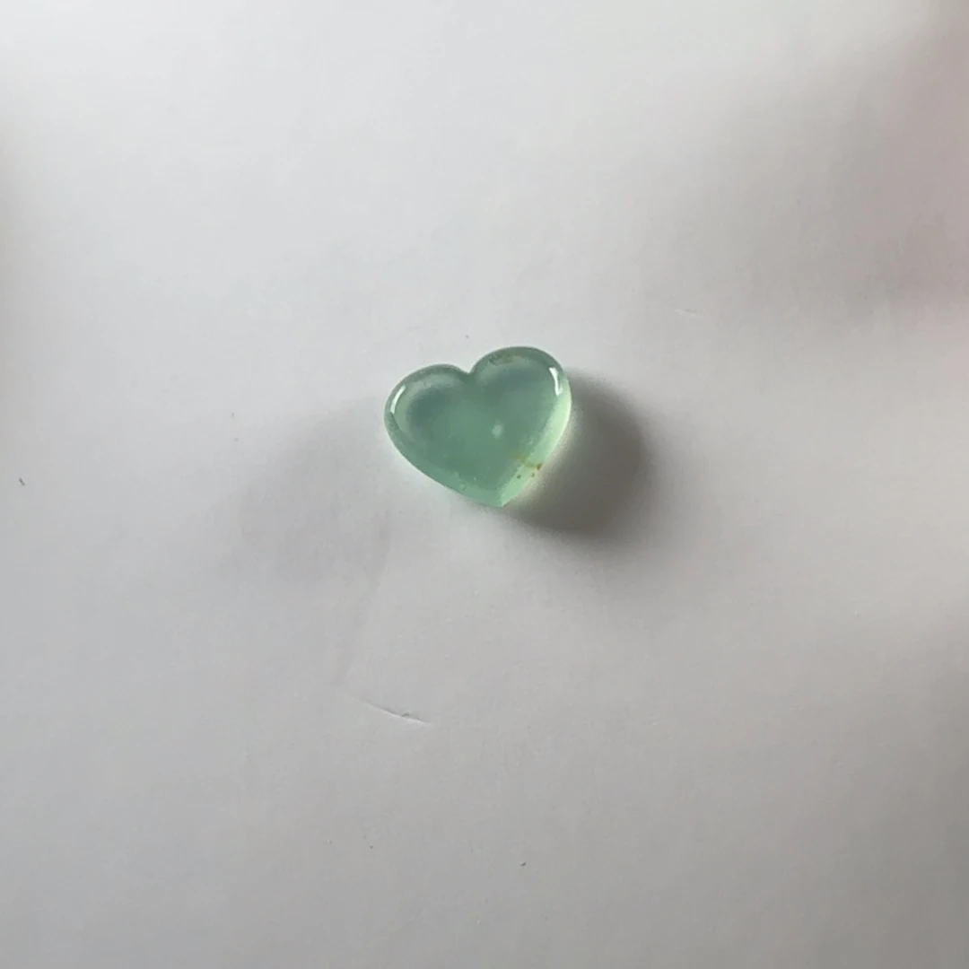 翡翠未镶嵌颈饰爱心