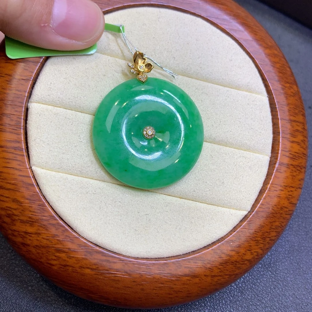 翡翠18K金镶嵌颈饰翡翠