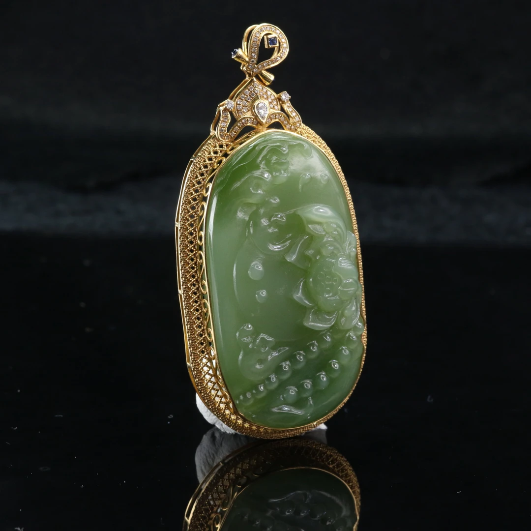 31和田玉粉青18K莲花牌/400556上海嘉禾拍卖