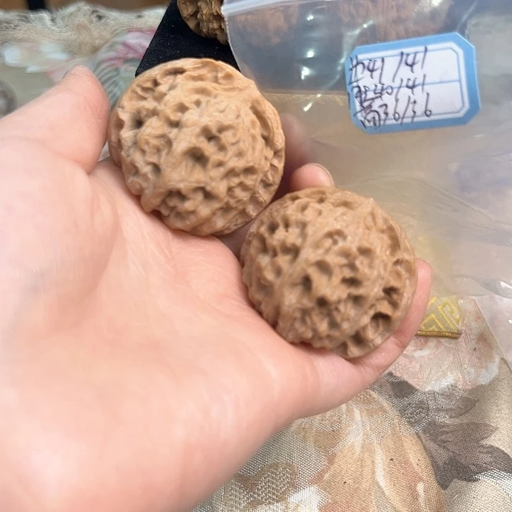 文玩核桃把件苹果园