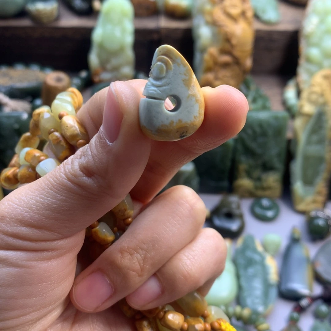 未镶嵌岫岩河磨玉（透闪石质玉）珠宝奇石小***式