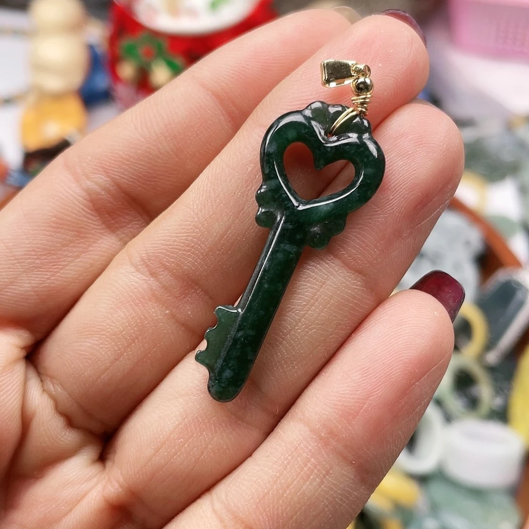 翡翠颈饰未镶嵌翡翠