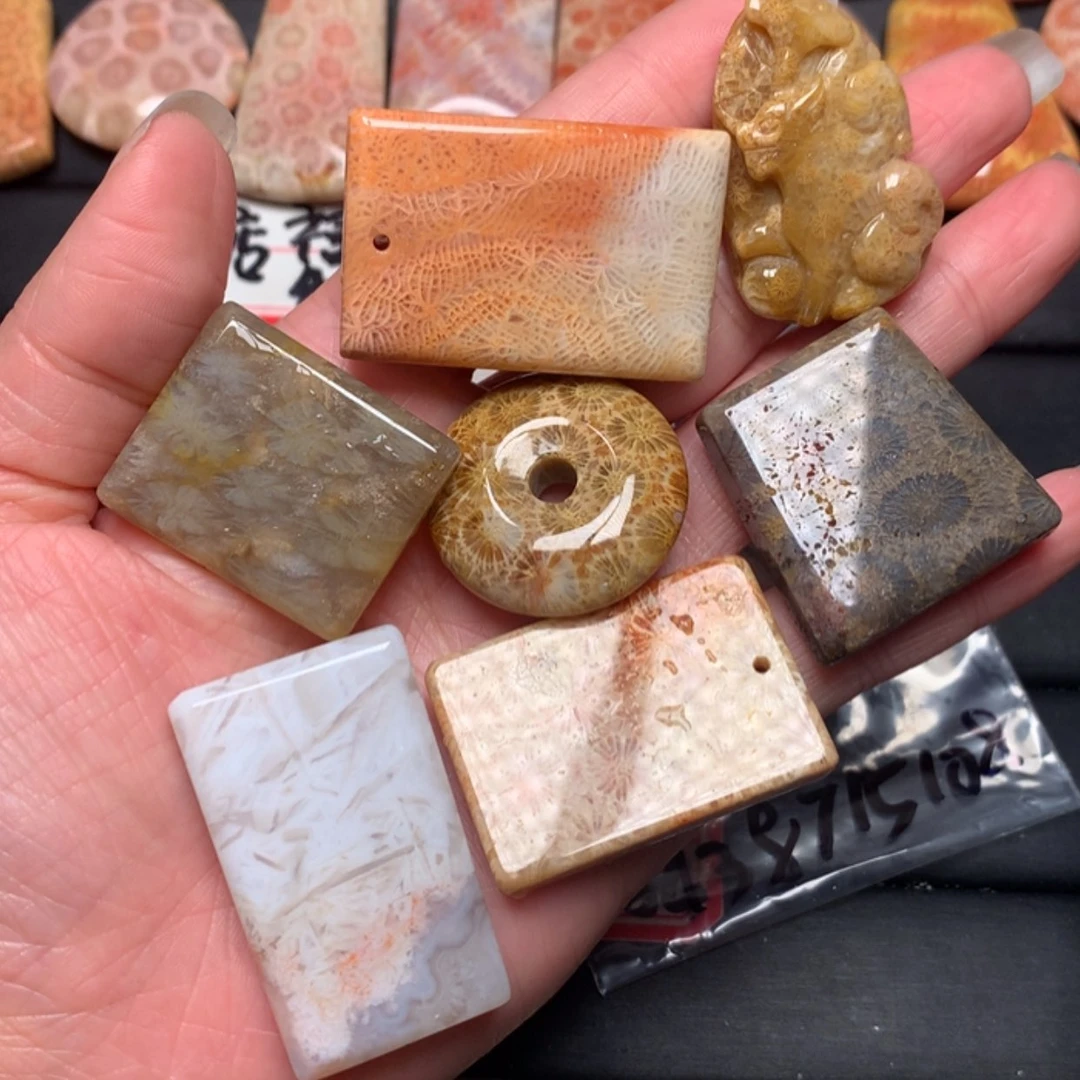 【闪购商品】硅化玉颈饰未镶嵌?****