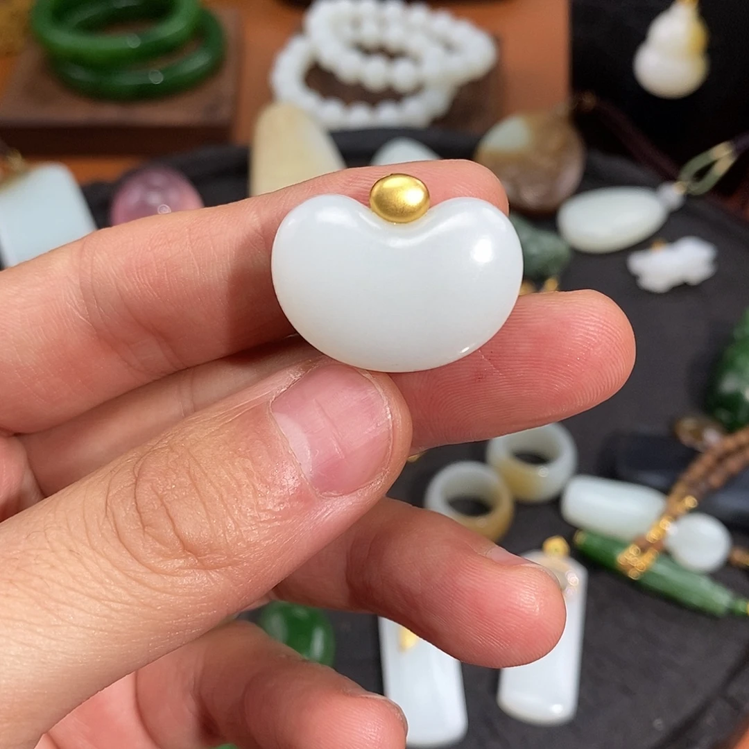 和田玉18K金镶嵌颈饰