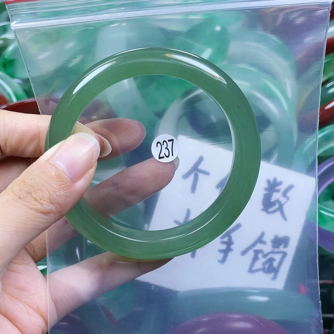 石英质玉手镯未镶嵌58