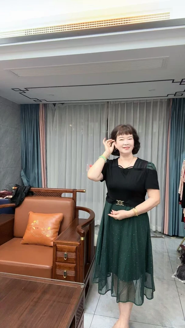 妈妈装时尚显瘦连衣裙