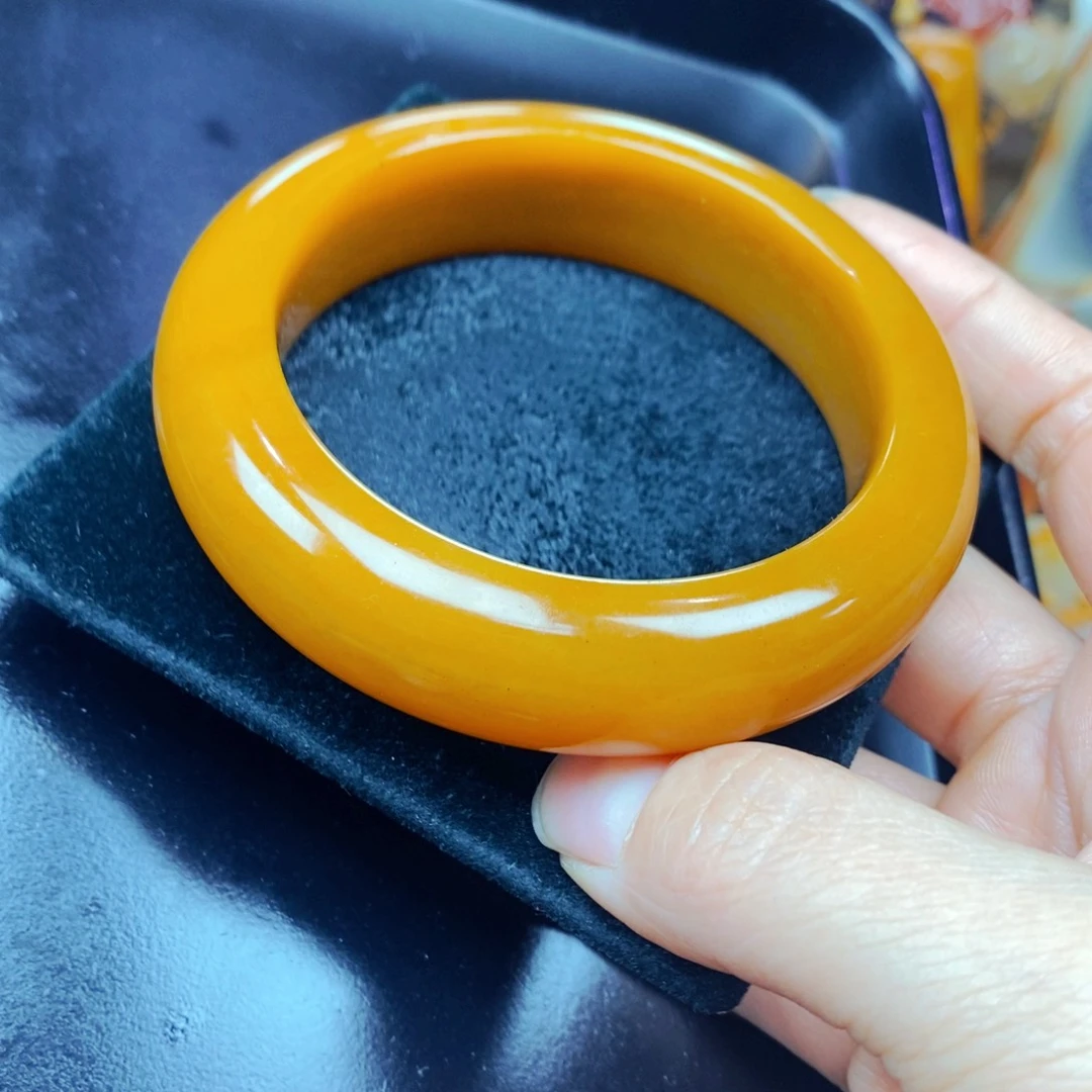 未镶嵌石英质玉（黄龙玉）颈饰