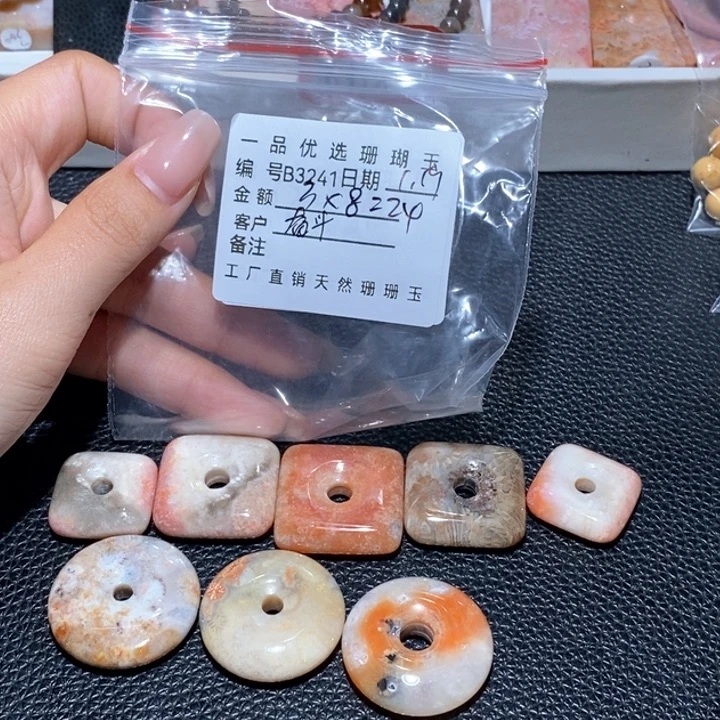 硅化珊瑚（珊瑚玉）颈饰合金努**斗3241