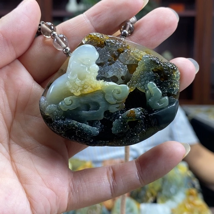 未镶嵌蛇纹石玉颈饰