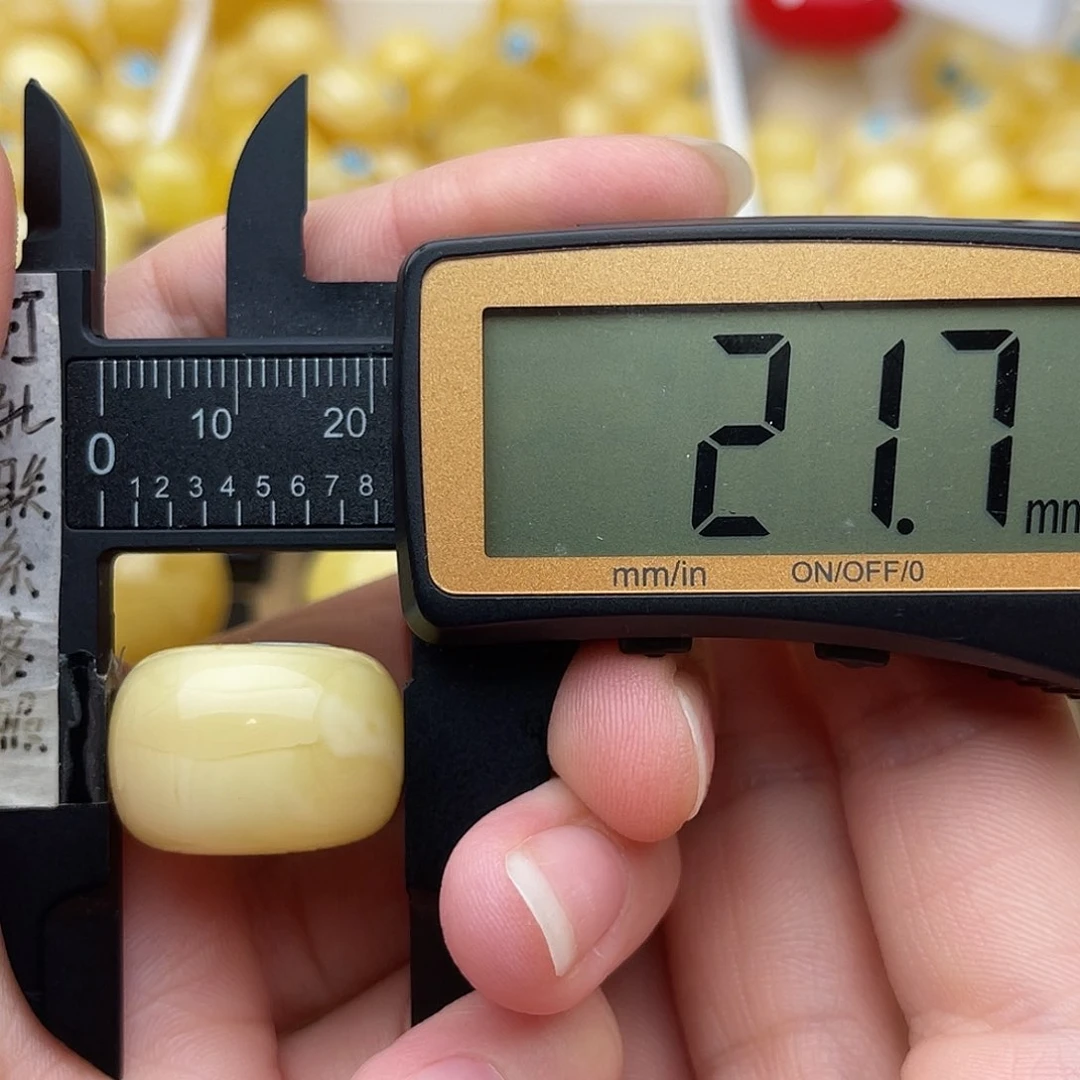 裸石琥珀未镶嵌何**尘蜜蜡墩子鸽