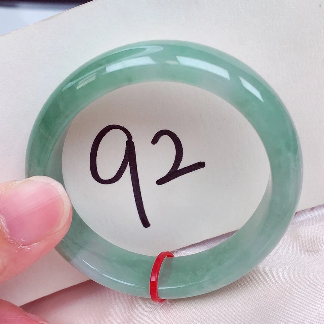 翡翠未镶嵌手镯（贵妃镯）翡翠