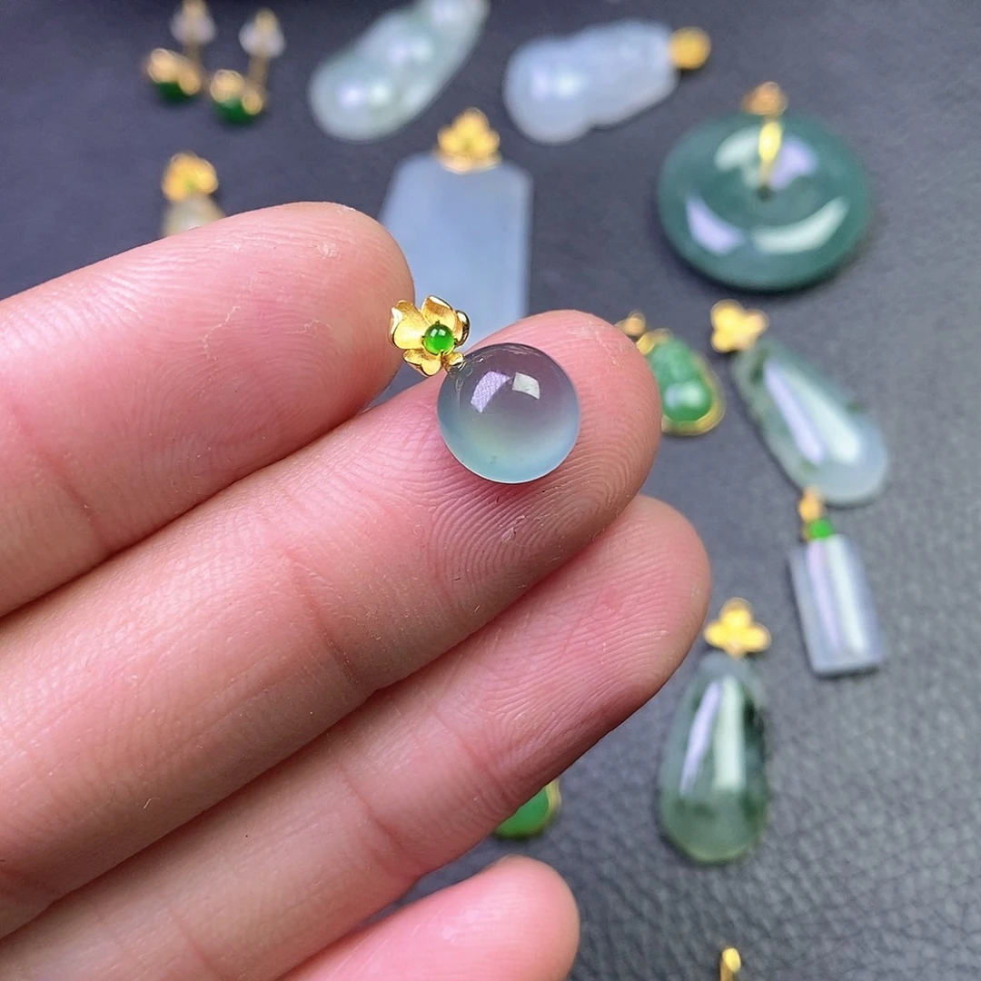 颈饰18K金镶嵌翡翠