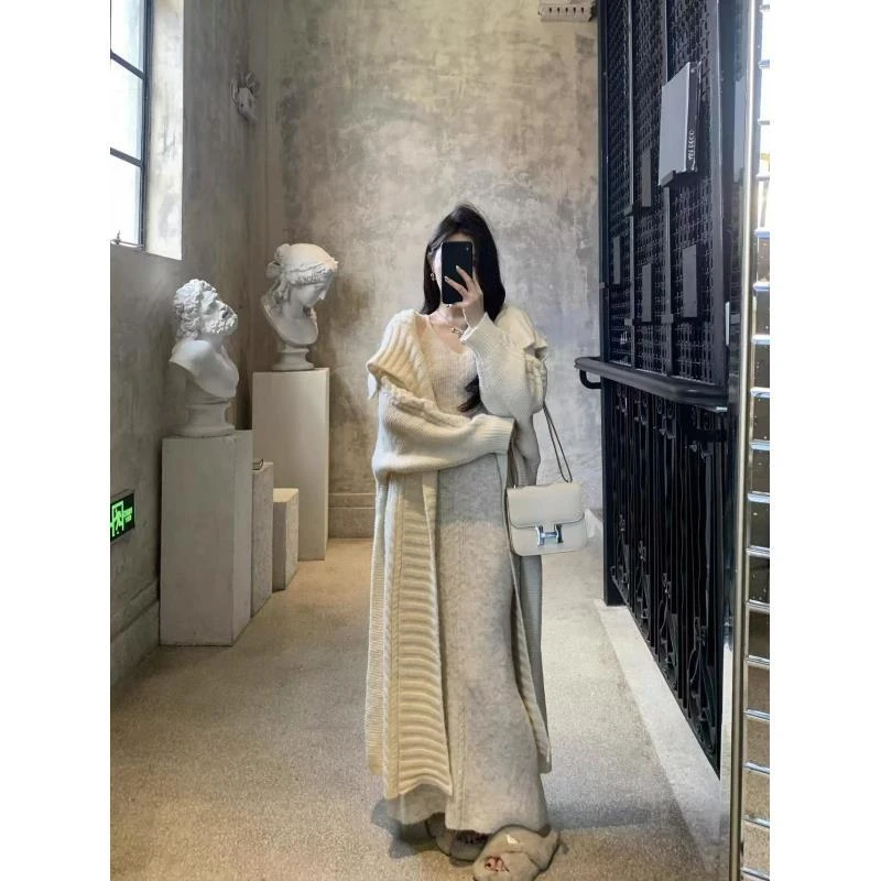 INS风休闲风时尚套装秋季百搭网红纯色加厚大被子开衫+吊带连衣裙
