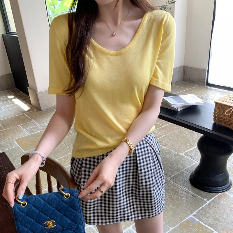 莱赛尔天丝气质薄款正肩V领短袖T恤女夏季新款独特宽松显瘦上衣女