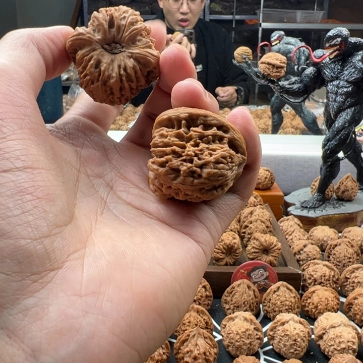 文玩核桃吊坠毕业团子