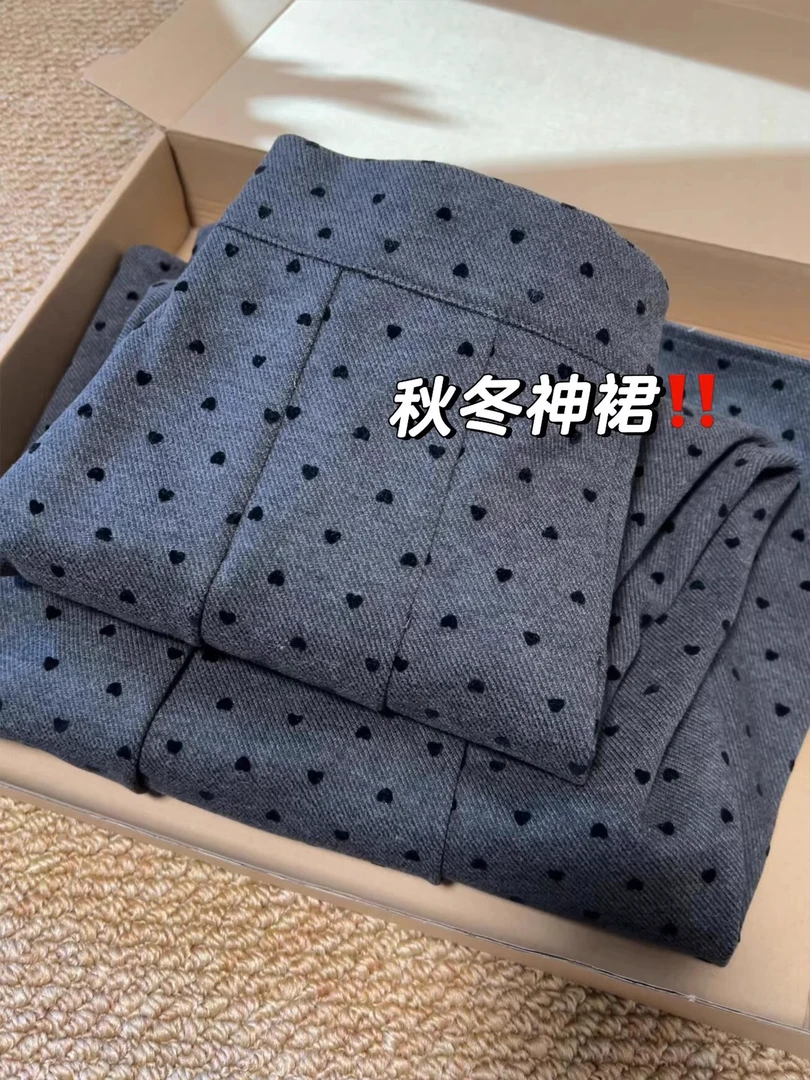 深灰色毛呢半身裙女2025新款冬季大码胖mm显瘦遮肚波点a字百褶裙