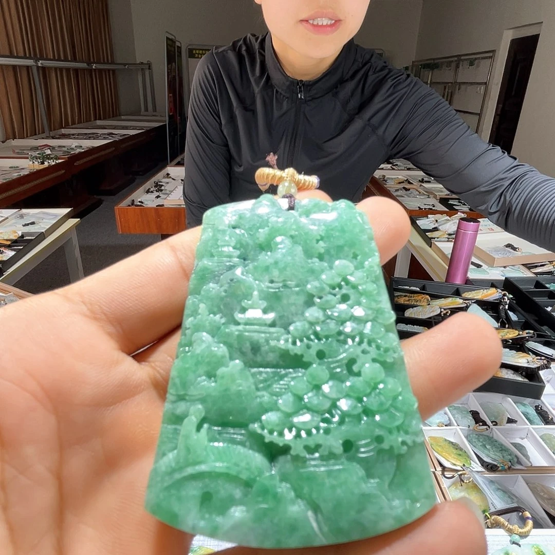翡翠未镶嵌颈饰一
