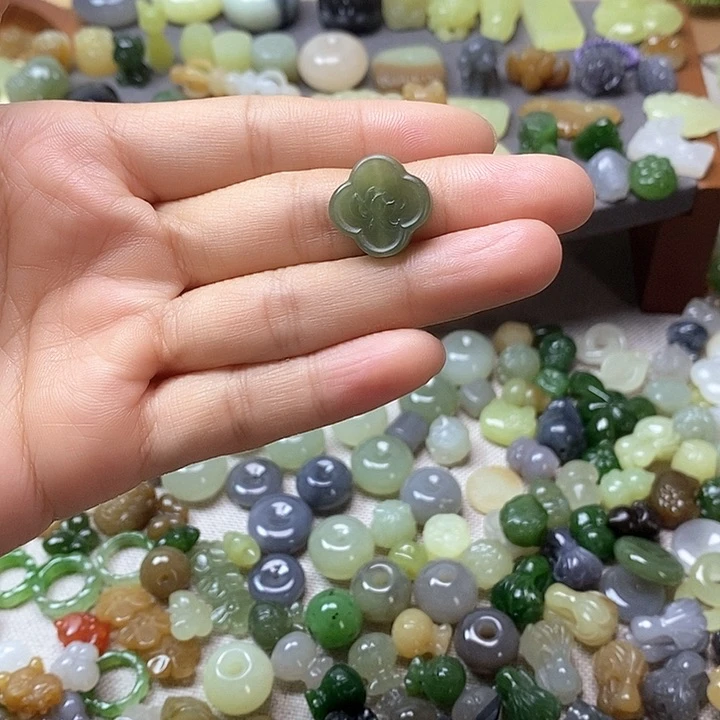 未镶嵌和田玉挂件四叶草莲花