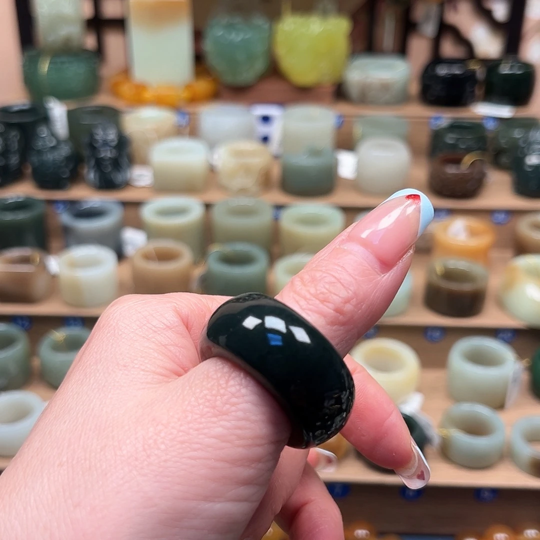 小***粥和田玉未镶嵌戒指