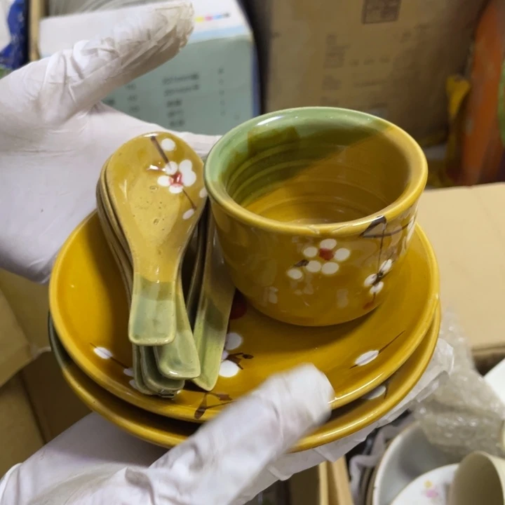 摆件陶瓷盘子碗砂锅都有
