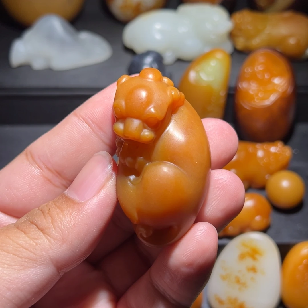 象***升和田玉未镶嵌颈饰