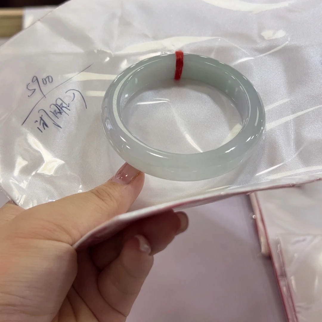 独****翡翠手镯未镶嵌手镯