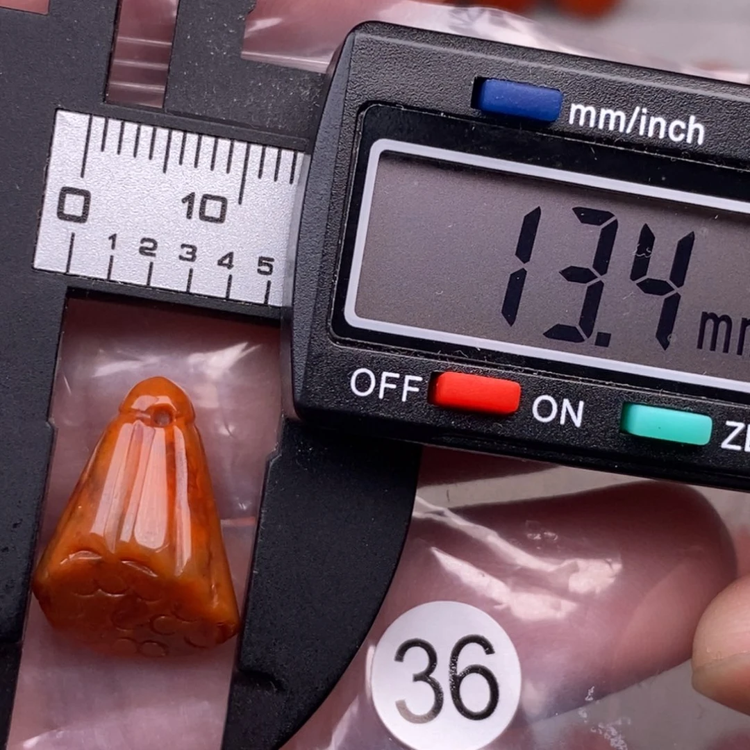 南红玛瑙未镶嵌配饰有瑕疵