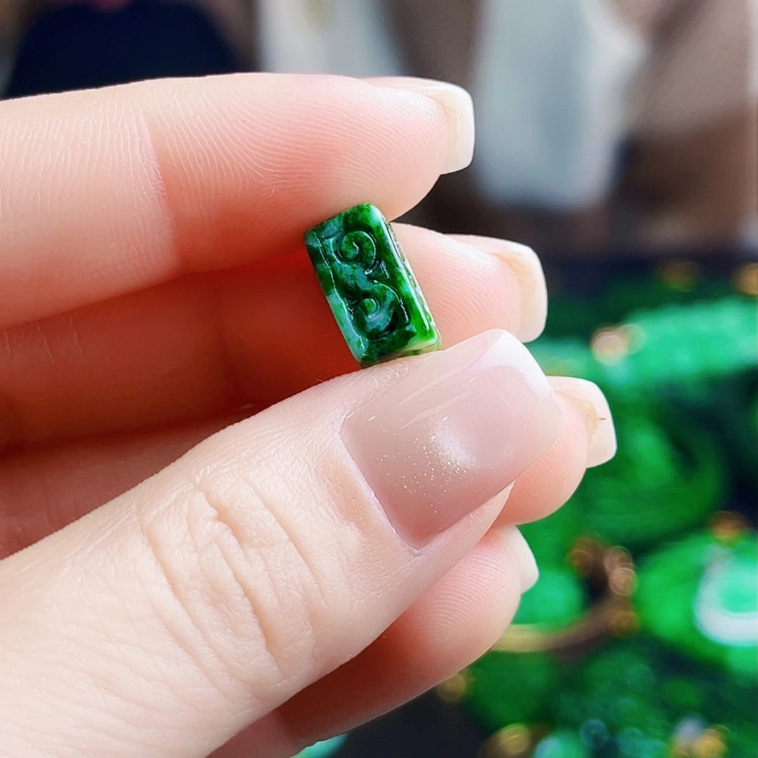 颈饰未镶嵌翡翠多样性