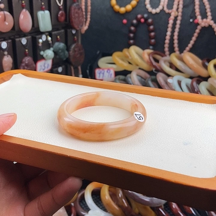 石英质玉未镶嵌手镯