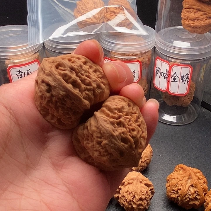 文玩核桃把件王**?圆月弯刀