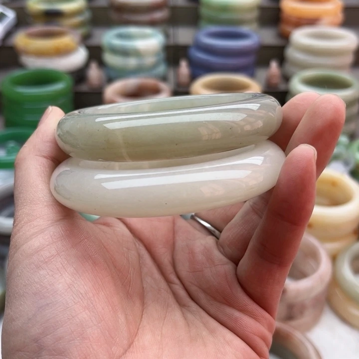 石英质玉手镯未镶嵌深****伴