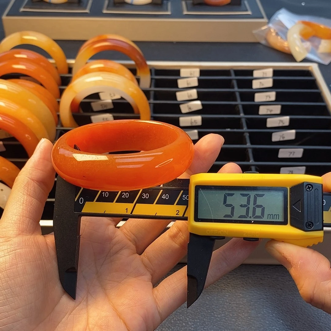 石英质玉（黄龙玉）未镶嵌手镯56号茄子山金沙老油红如血黄龙