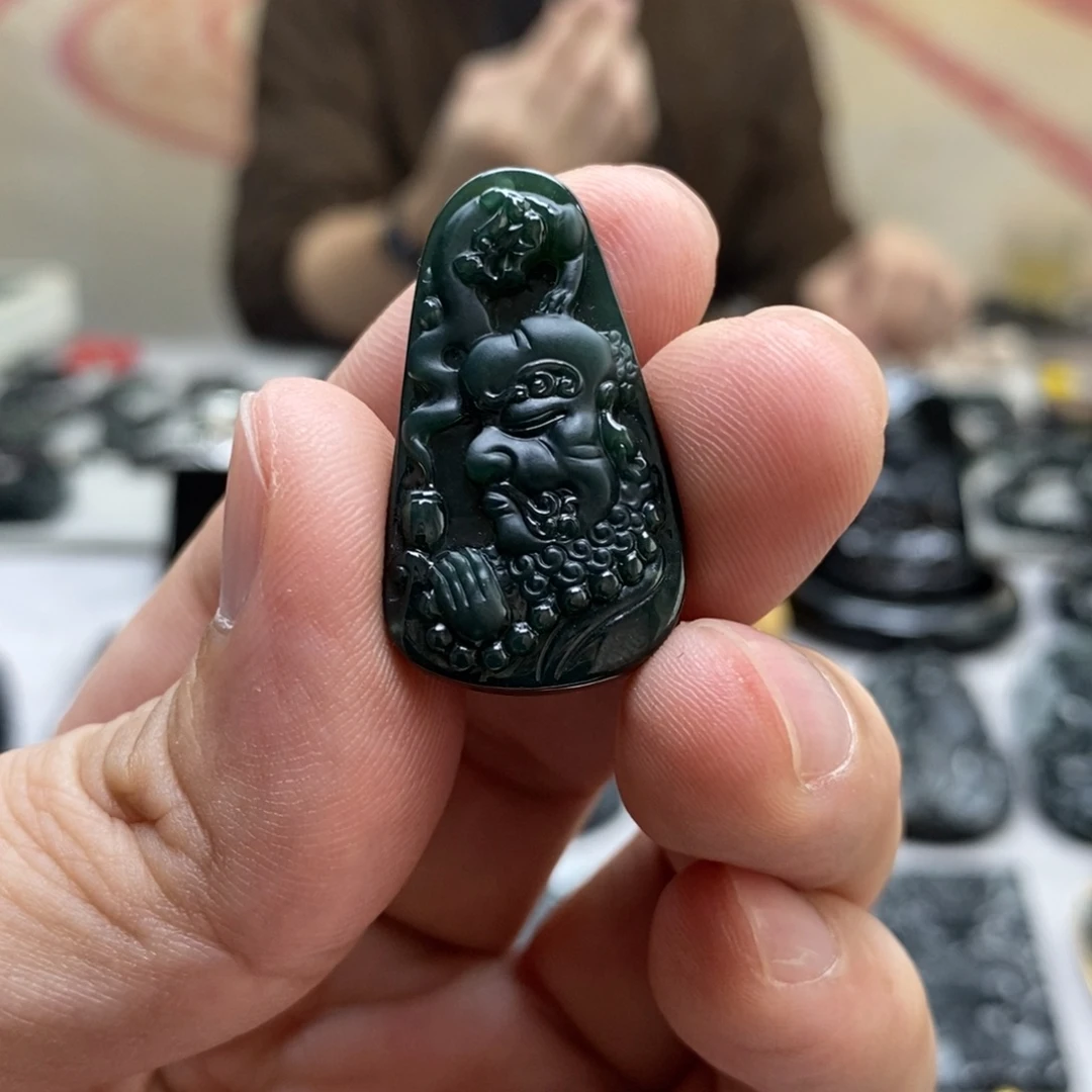 翡翠未镶嵌颈饰达摩