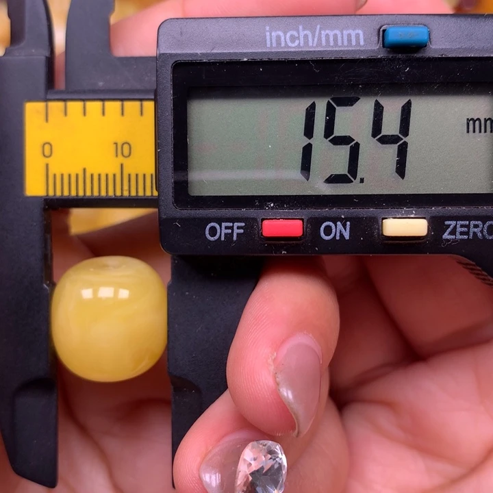 非金属仿琥珀配饰60