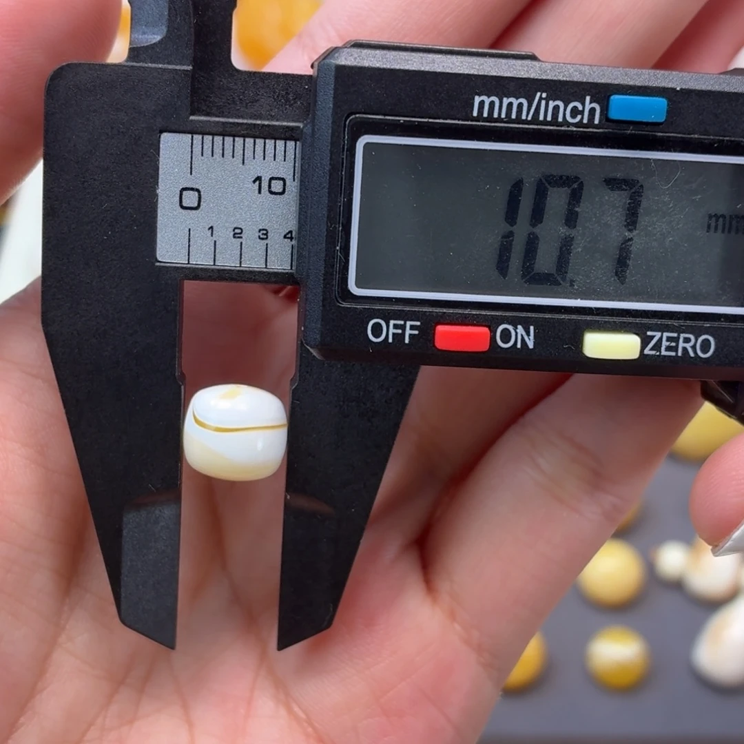 琥珀未镶嵌珠宝奇石俄料金瓷白老型10.7mm