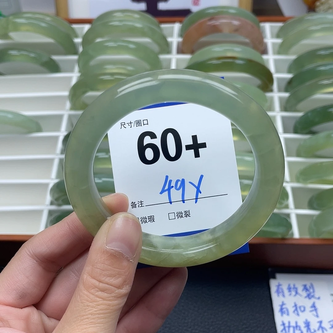 蛇纹石玉手镯未镶嵌