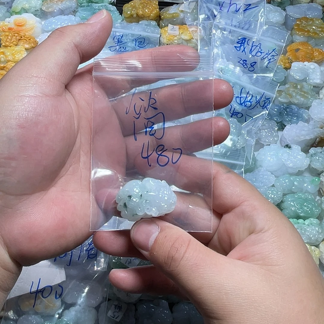 简***生翡翠未镶嵌颈饰天然