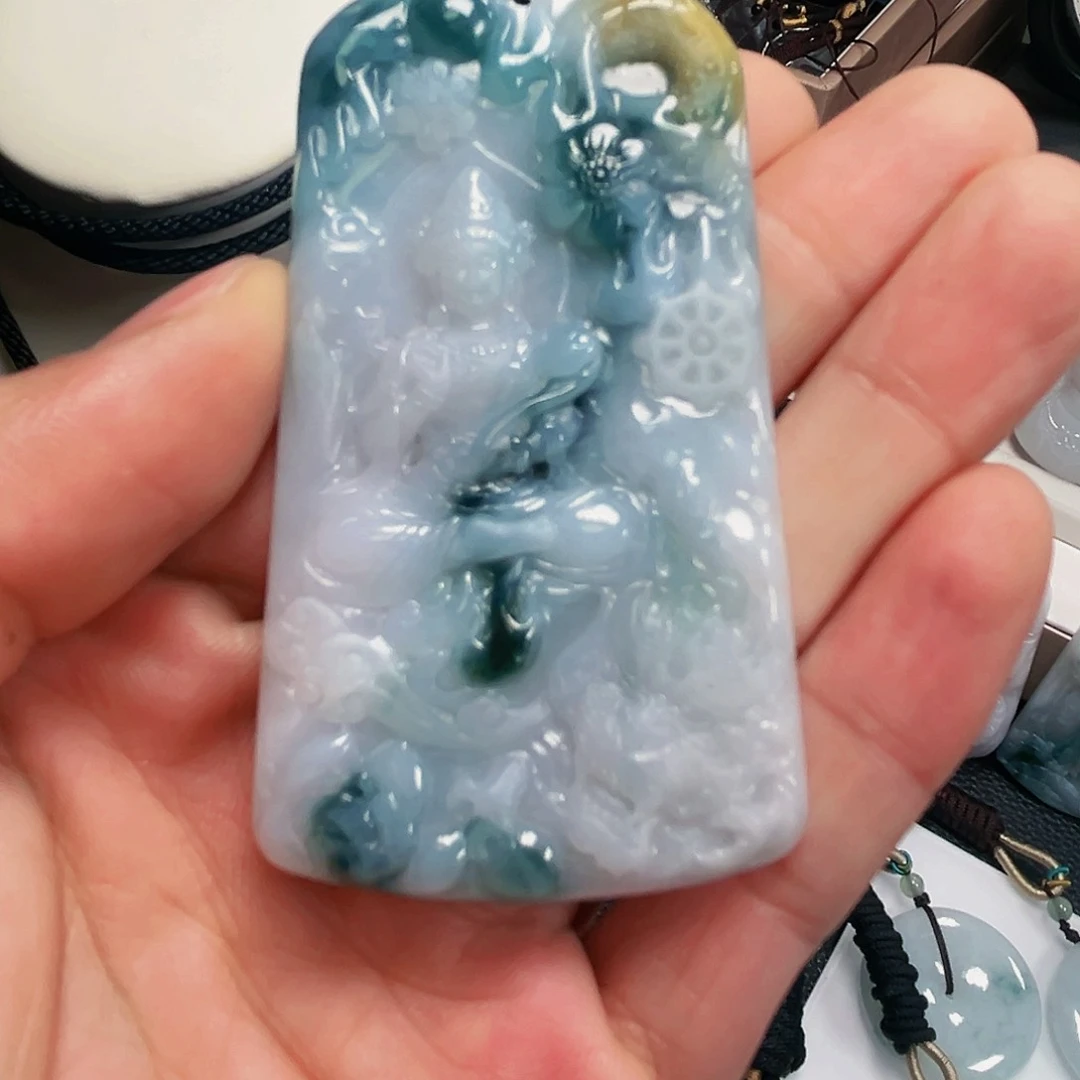 翡翠颈饰未镶嵌再**煌