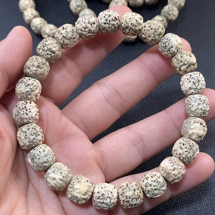 庄***训吊坠星月菩提雕刻龙蛇变10*9
