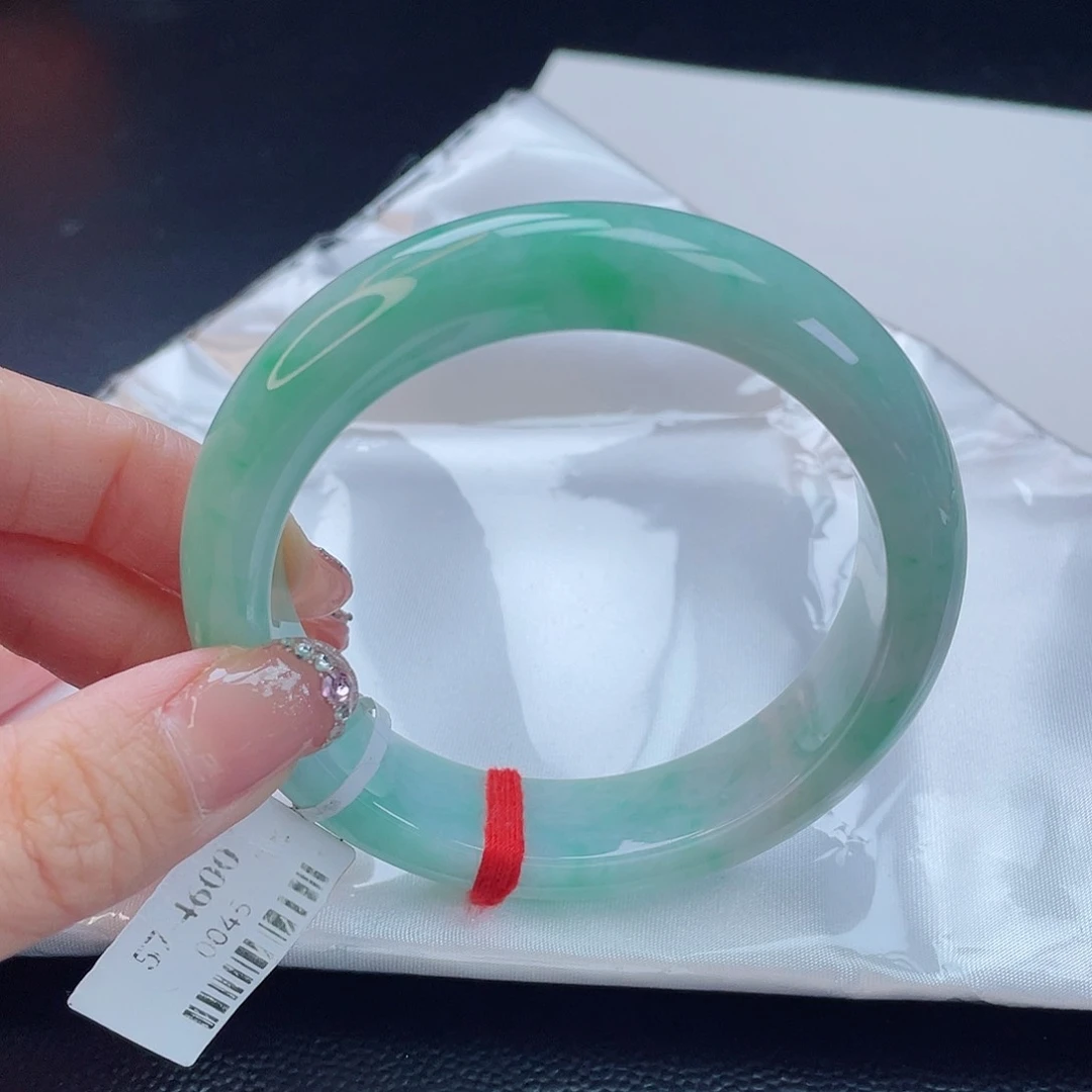 翡翠手镯未镶嵌翡翠