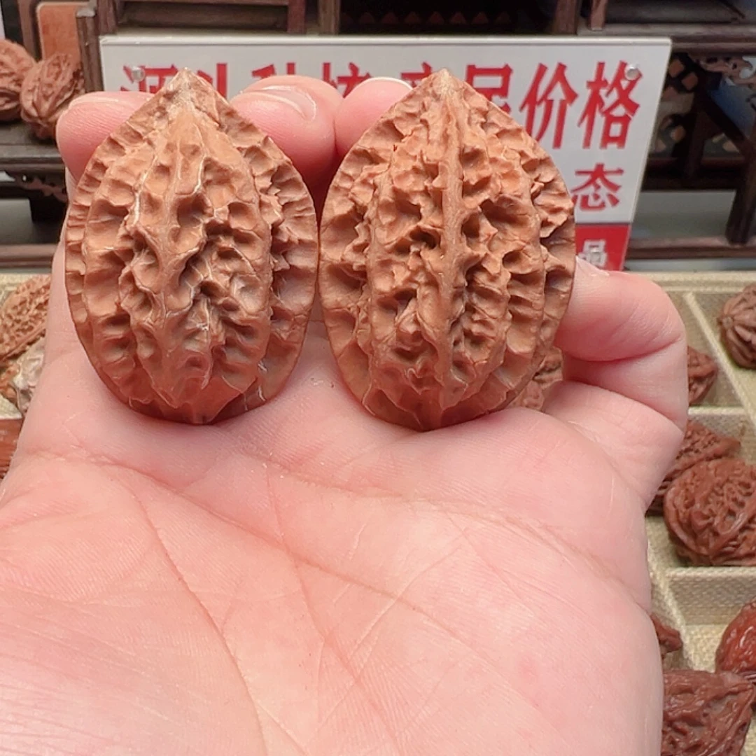 文玩核桃吊坠血龙骨